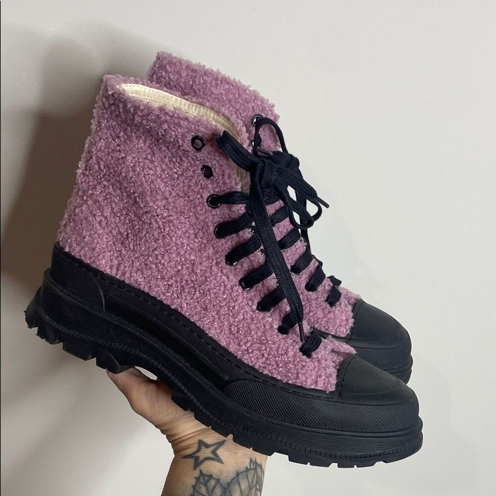 Intentionally Blank Opening High Top Sherpa Lug Sole Sneaker in Lilac Size 10